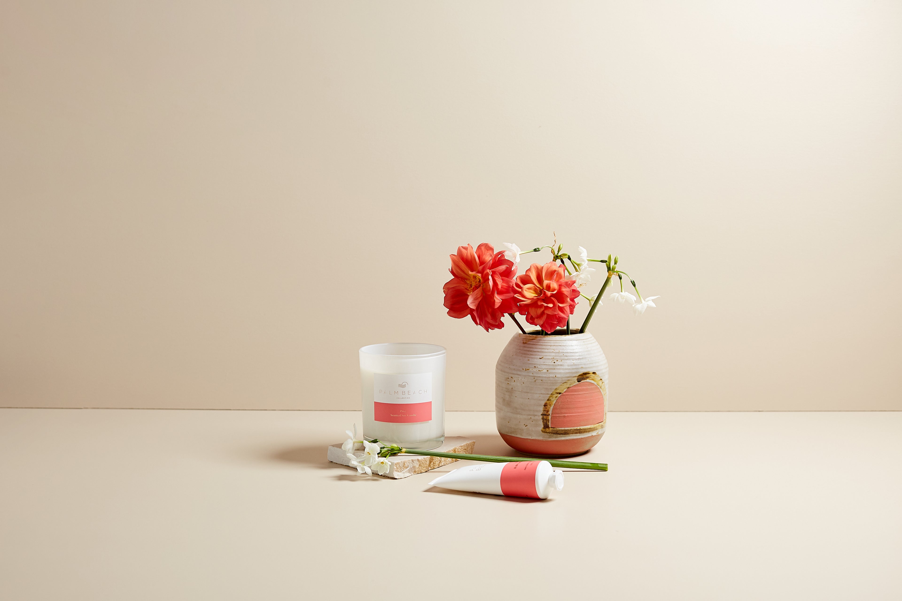 Palm Beach Collection Standard Candle 420g Posy